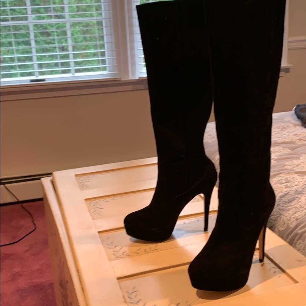 Black platform suede boots